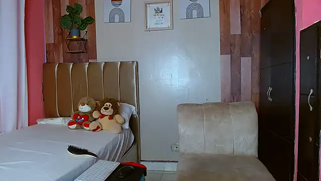 Snapshot of electrabrowns chatting on 10, 10, 2025 electrabrowns online show from 10, 10, 2025