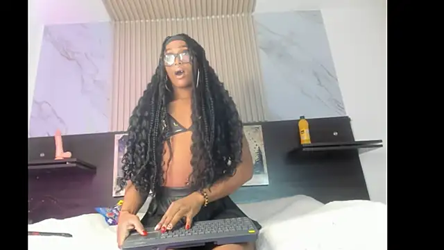 nahomy james25 online show from 26, 9, 2025