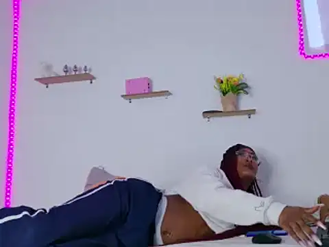 nahomy james25 online show from 1, 2, 2025