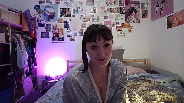 AdorahB3ll3 online show from 13, 2, 2025