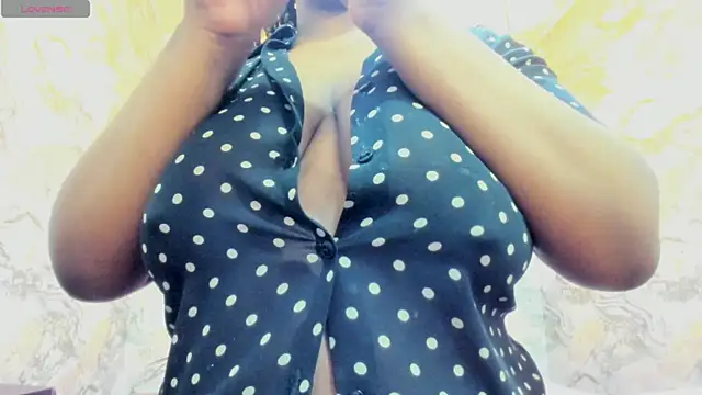 nefertiti ebony online show from 2, 12, 2025