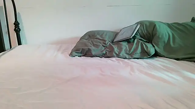 Snapshot of serena__vedette chatting on 27, 4, 2026 serena vedette online show from 27, 4, 2026
