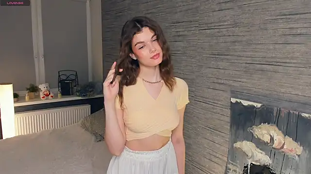 Snapshot of FloraDobb chatting on 7, 3, 2025 FloraDobb online show from 7, 3, 2025