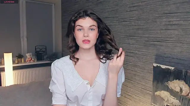 Snapshot of FloraDobb chatting on 12, 3, 2025 FloraDobb online show from 12, 3, 2025