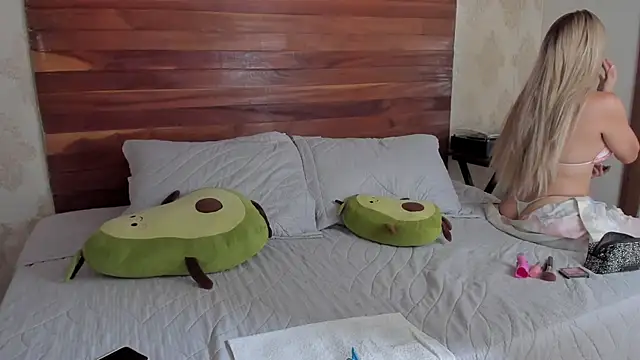 Melina Cooper  online show from 13, 3, 2025