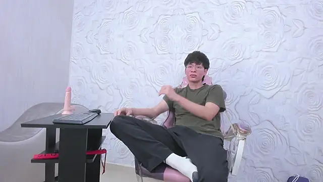 OliverWhite18 online show from 11, 3, 2025