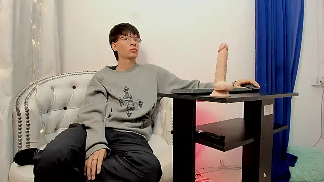 OliverWhite18 online show from 26, 1, 2025