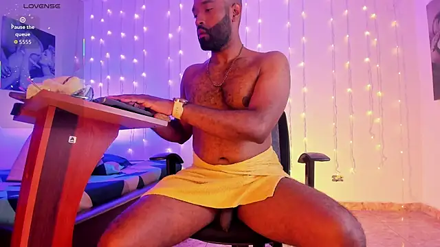 Snapshot of Simon_Basset chatting on 4, 10, 2025 Simon Basset online show from 4, 10, 2025