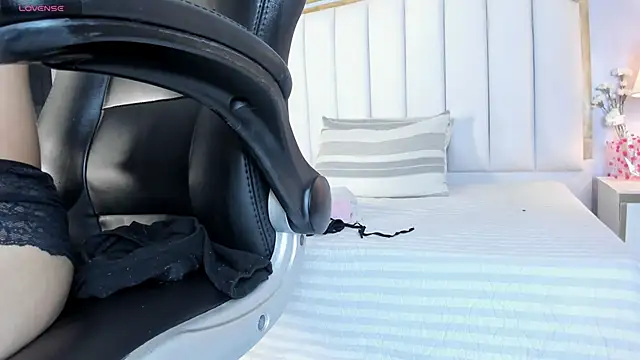 Snapshot of Raven_jade_ chatting on 11, 9, 2025 Raven jade online show from 11, 9, 2025