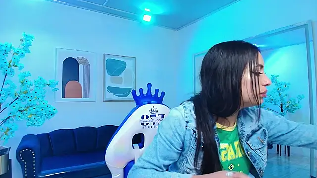 Snapshot of Charlotte_ethan chatting on 8, 3, 2025 Charlotte ethan online show from 8, 3, 2025