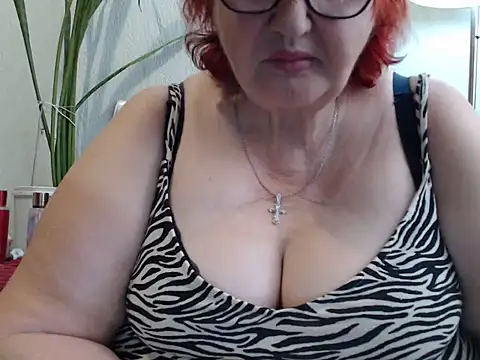 Snapshot of DeniseeRosea chatting on 4, 6, 2026 DeniseeRosea online show from 4, 6, 2026