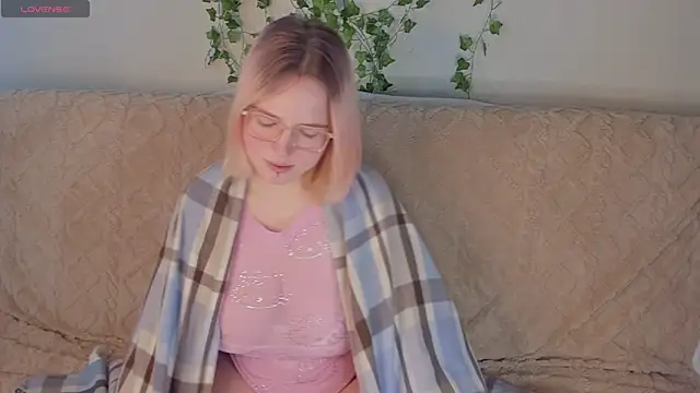 Manic pixie  online show from 28, 9, 2025