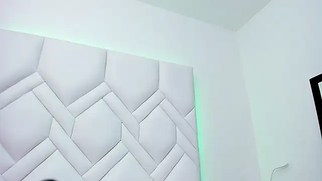 LindaHooker online show from 22, 2, 2025