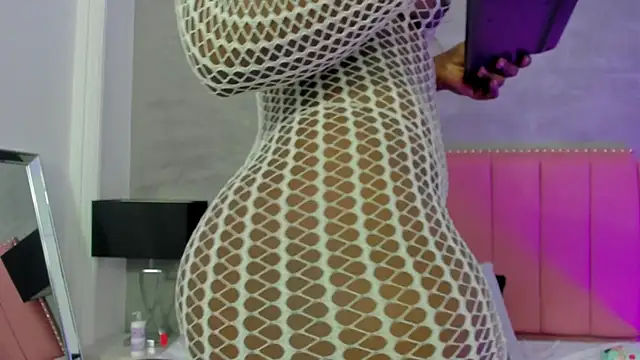 Alaia Colins online show from 2, 11, 2025