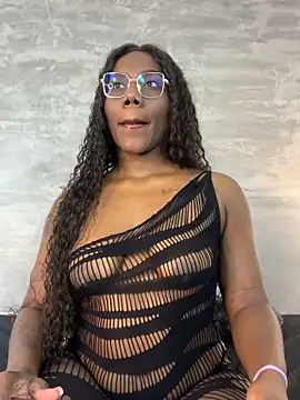 Snapshot of Alaia_Colins chatting on 10, 6, 2026 Alaia Colins online show from 10, 6, 2026