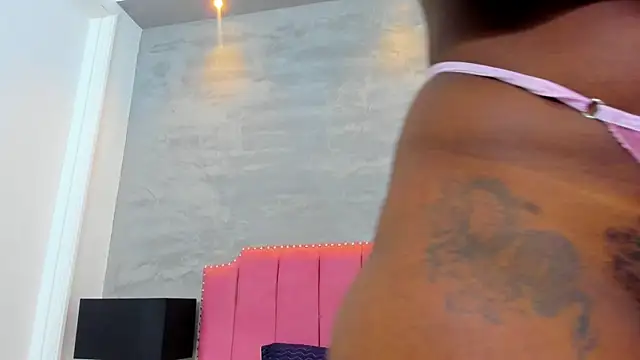 Alaia Colins online show from 15, 9, 2025