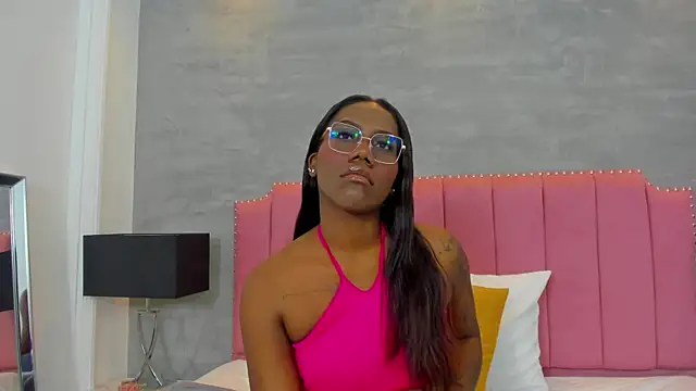 Alaia Colins online show from 12, 11, 2025