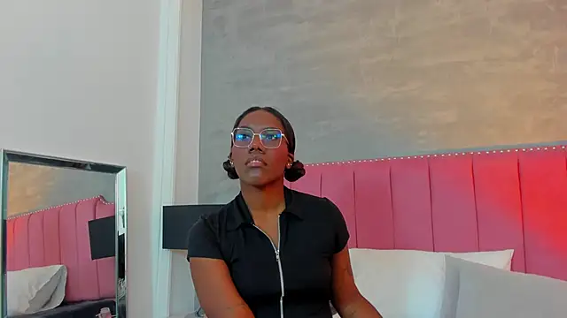 Alaia Colins online show from 13, 11, 2025