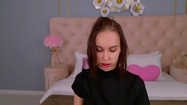 SandraTucker online show from 6, 4, 2026