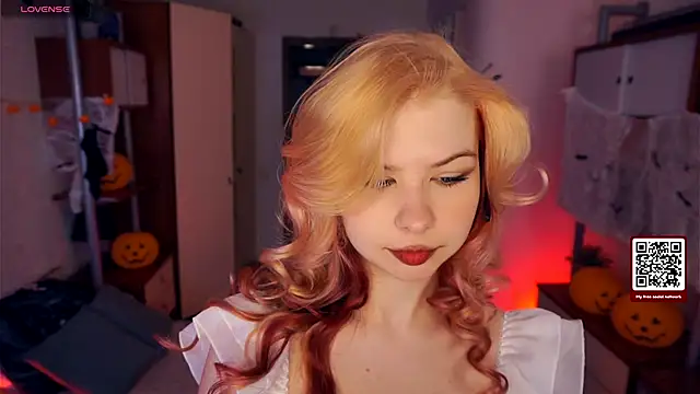 LynetHakes online show from 15, 10, 2025