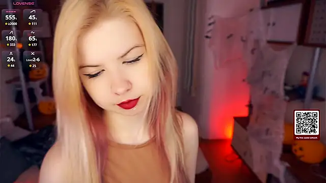 LynetHakes online show from 3, 11, 2025