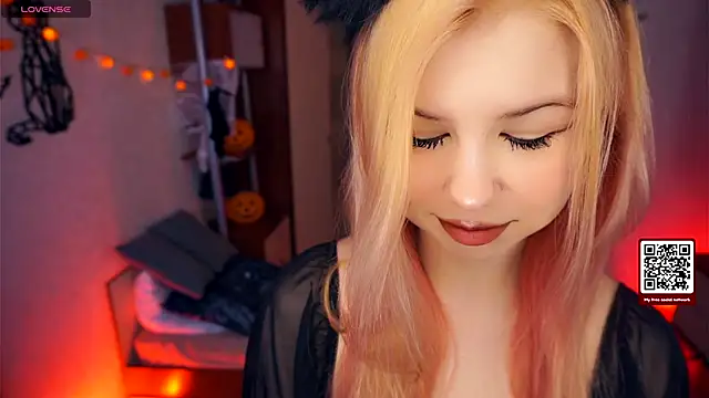 LynetHakes online show from 13, 10, 2025