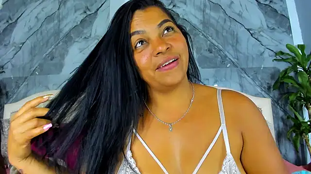 Brunette Scarleth09 online show from 25, 1, 2025