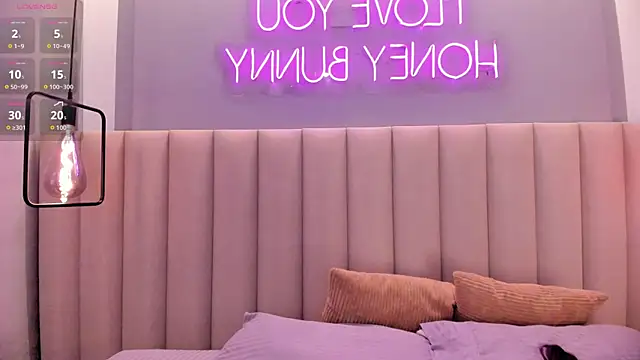Snapshot of Naomymonroe_ chatting on 10, 7, 2026 Naomymonroe online show from 10, 7, 2026