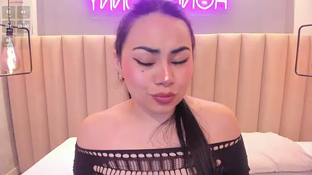 Naomymonroe  online show from 25, 9, 2025