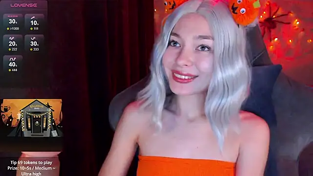 Ohmy Nora  online show from 31, 10, 2025