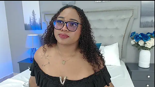 RoxieLewis online show from 22, 3, 2025