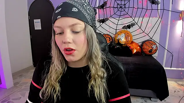 alaia greyy online show from 15, 10, 2025