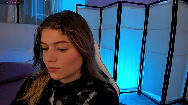 alaia greyy online show from 14, 1, 2026