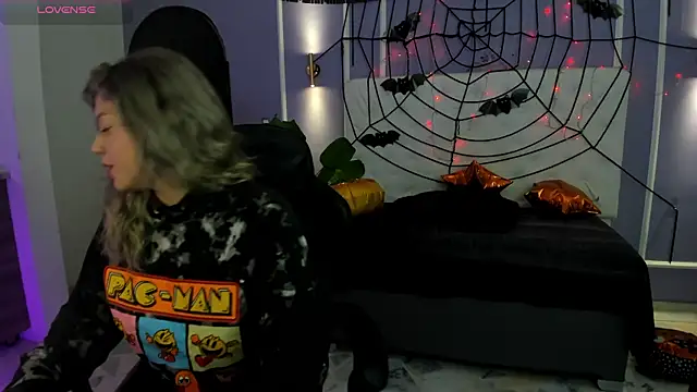 alaia greyy online show from 17, 10, 2025