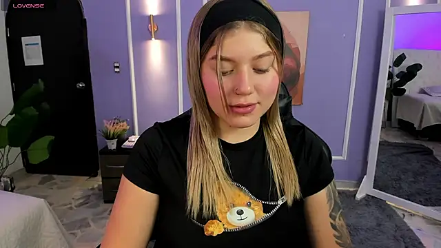 alaia greyy online show from 15, 11, 2025