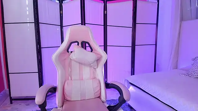 alaia greyy online show from 26, 2, 2026