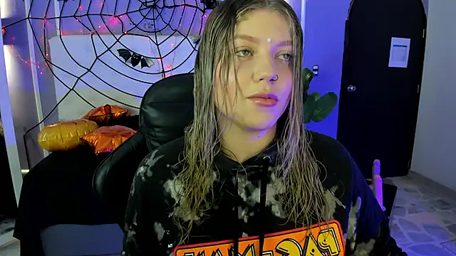 alaia greyy online show from 4, 11, 2025