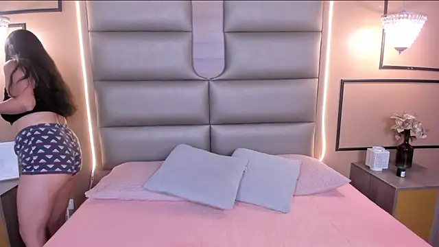 CAYLINCOLLINS online show from 5, 3, 2025