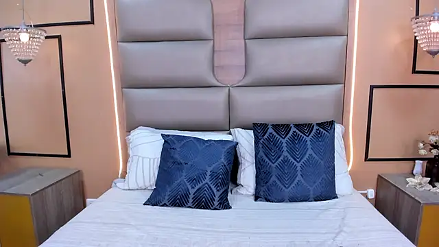 CAYLINCOLLINS online show from 7, 10, 2025