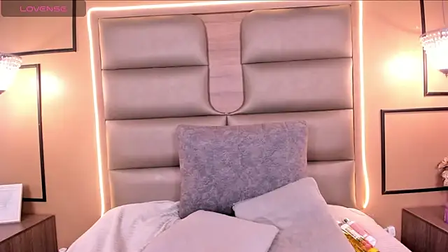 CAYLINCOLLINS online show from 13, 3, 2025