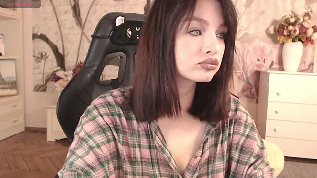 Snapshot of BritneyBarker chatting on 18, 9, 2025 BritneyBarker online show from 18, 9, 2025