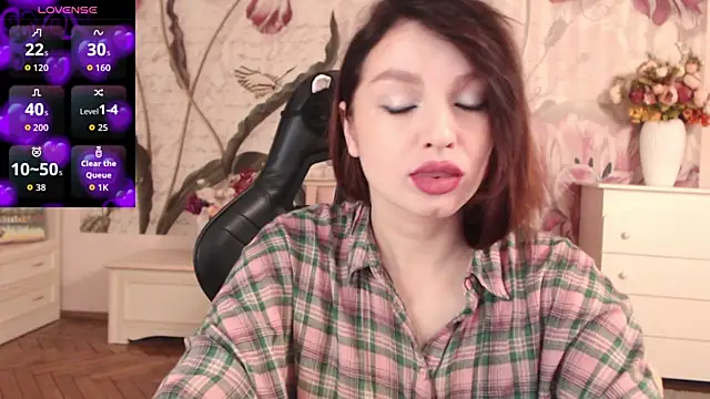 Snapshot of BritneyBarker chatting on 3, 11, 2025 BritneyBarker online show from 3, 11, 2025