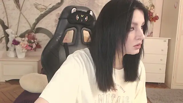 Snapshot of BritneyBarker chatting on 9, 2, 2026 BritneyBarker online show from 9, 2, 2026