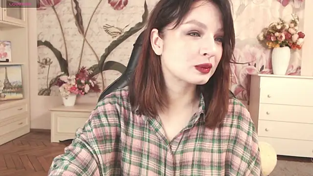 Snapshot of BritneyBarker chatting on 28, 10, 2025 BritneyBarker online show from 28, 10, 2025