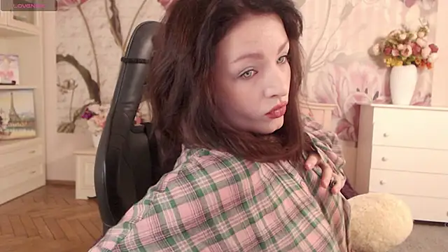 Snapshot of BritneyBarker chatting on 20, 9, 2025 BritneyBarker online show from 20, 9, 2025