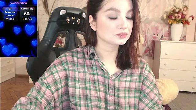 Snapshot of BritneyBarker chatting on 2, 12, 2025 BritneyBarker online show from 2, 12, 2025