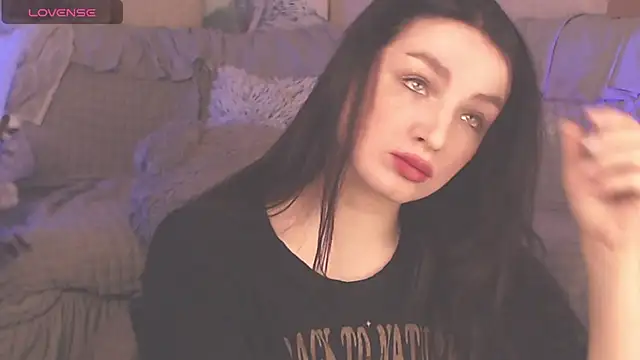 Snapshot of BritneyBarker chatting on 19, 3, 2025 BritneyBarker online show from 19, 3, 2025