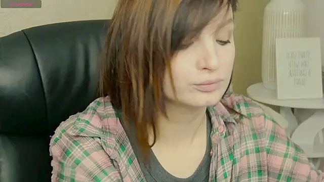 Snapshot of BritneyBarker chatting on 22, 11, 2025 BritneyBarker online show from 22, 11, 2025