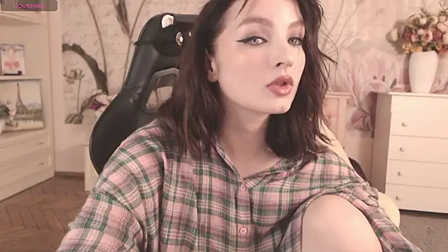 Snapshot of BritneyBarker chatting on 16, 9, 2025 BritneyBarker online show from 16, 9, 2025