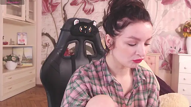 Snapshot of BritneyBarker chatting on 14, 9, 2025 BritneyBarker online show from 14, 9, 2025